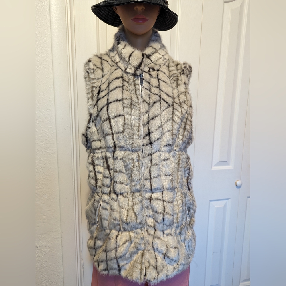SHARON YOUNG FAUX FUR VEST SIZE L.